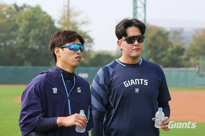 롯데 자이언츠 투수진 리더 구승민(왼쪽)과 김원중. 사진=롯데 자이언츠