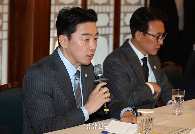 강훈식 대통령비서실장이 8일 오후 서울 종로구 국무총리공관에서 열린 제6차 고위당정협의회에서 발언하고 있다. 사진공동취재단