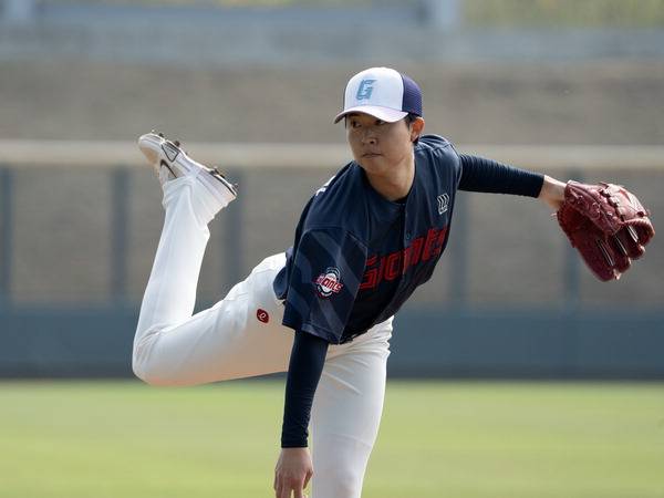 실전 투구 연습을 하는 교야마 마사야. 김진철 PD