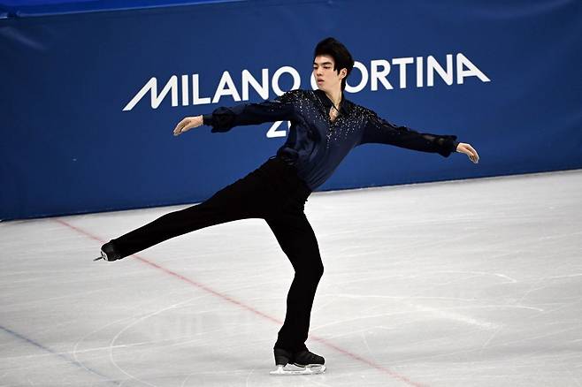 차준환이 10일(현지시간) 이탈리아 밀라노 아이스 스케이팅 아레나에서 열린 2026 밀라노·코르티나담페초 동계올림픽 피겨스케이팅 남자 싱글 쇼트프로그램에 출전해 연기를 펼치고 있다. 밀라노=최현규 기자