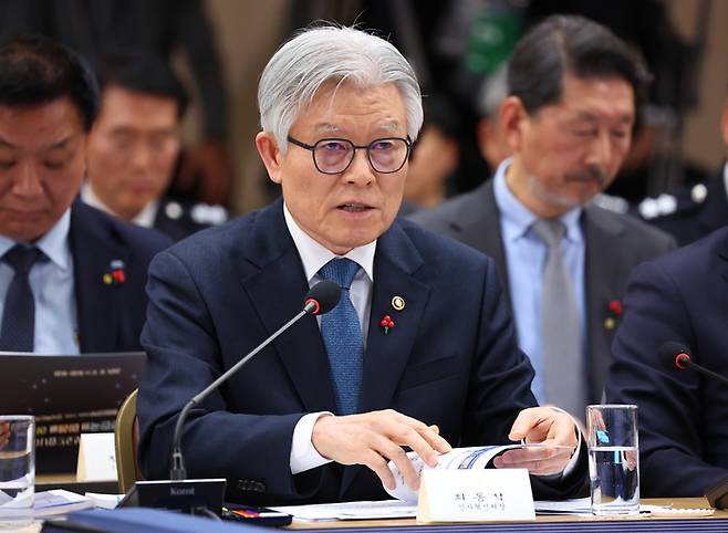 지난 해 12월 인사혁신처 업무보고를 하는 최동석 인사혁신처장. [연합뉴스]