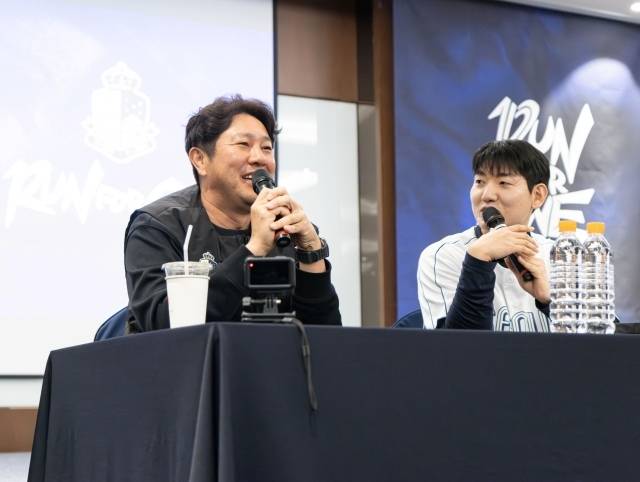 김도균 감독은 “멀리까지 찾아와주신 팬분들께 감사드린다. 남은 전지훈련 기간도 열심히 준비해서 좋은 경기력으로 보답하겠다. 경기장에 많이 찾아오셔서 힘찬 응원 부탁드린다”고 말했다. 사진=서울 이랜드 FC 제공