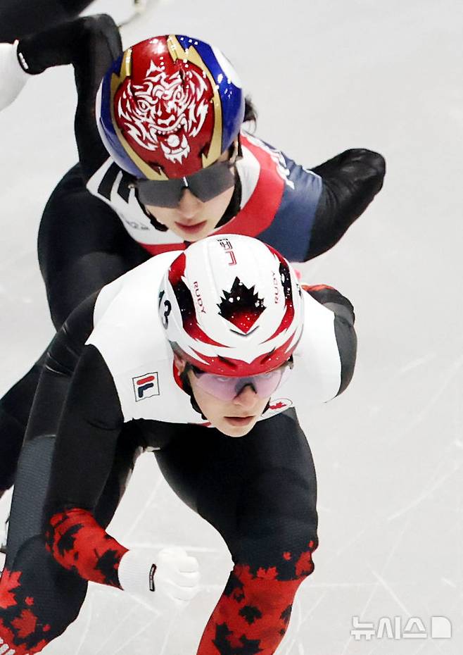 [밀라노=뉴시스] 박주성 기자 = 쇼트트랙 김길리가 10일(현지 시간) 이탈리아 밀라노 아이스스케이팅 아레나에서 열린 2026 밀라노·코르티나 담페초 동계올림픽 쇼트트랙 혼성계주 준결승에서 역주하고 있다. 2026.02.10. park7691@newsis.com