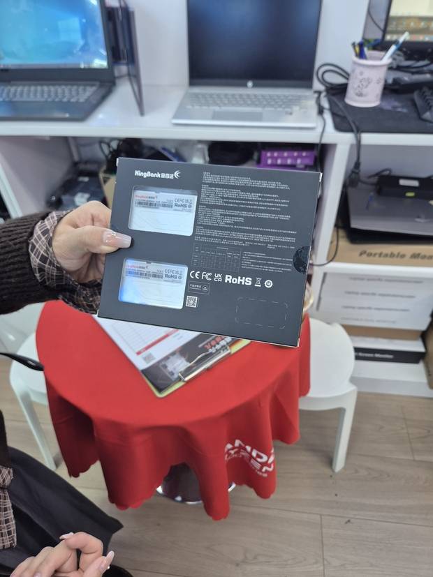 5일(현지 시간) 찾은 중국 선전시 푸톈구 화창베이 전자상가 내 ‘화창전자세계’에서 판매 중인 중국 메모리 모듈 제조 업체 킹뱅크의 D램.