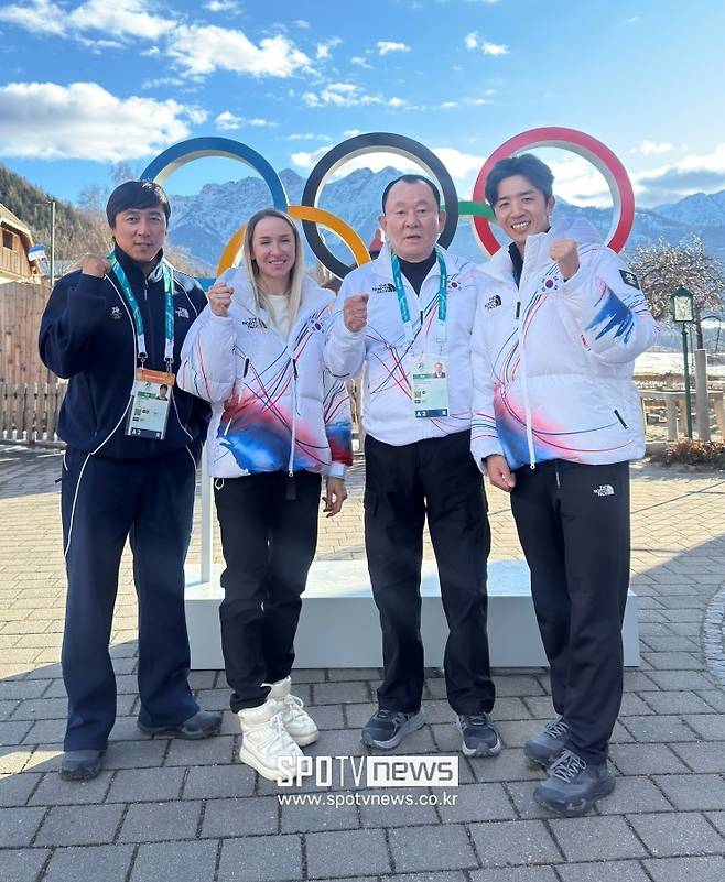(왼쪽부터)&nbsp; 바이애슬론 박윤배 코치, 예카테리나, 이혁렬 회장, 최두진. ⓒ바이애슬론연맹