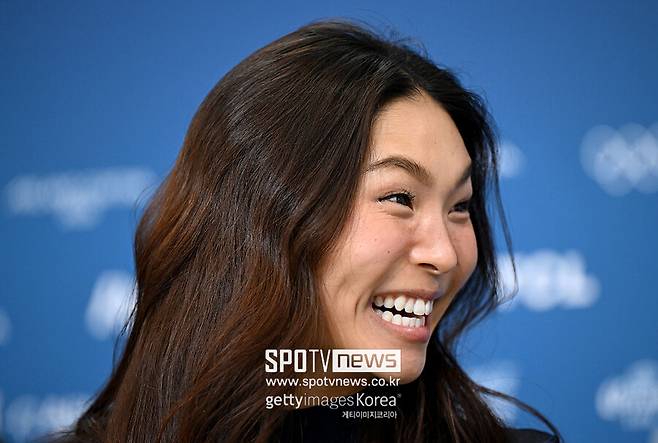 ▲ 한국계 미국인이자 스노보드 하프파이프 레전드인 클로이 킴. 클로이 킴은 2018년 평창 동계 올림픽에서 스노보드 여자 하프파이프 부문 금메달을 차지했고, 이어 2022년 베이징 대회에서도 챔피언 타이틀을 지켰다. 이번 밀라노 코르티나 동계 올림픽에는 어깨 탈구를 안고 출전할 예정이다.