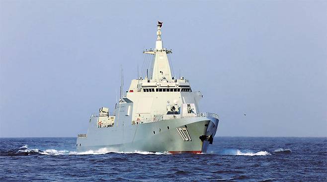 중국 해군 055형 구축함 쭌이(遵義). 중국 해군 제공