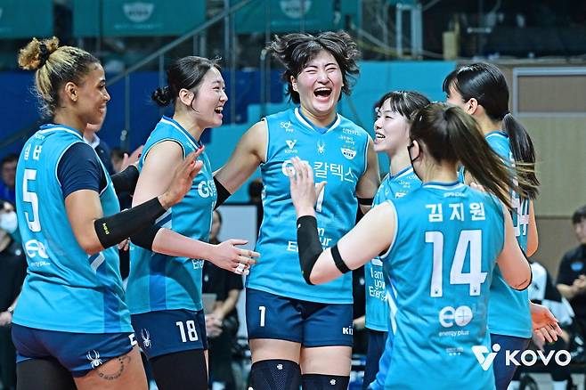 득점 후 기뻐하는 GS칼텍스 선수들 [한국배구연맹 제공. 재판매 및 DB 금지]
