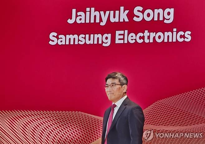 송재혁 삼성전자 최고기술책임자(CTO) 사장, 세미콘코리아 2026 기조연설 (서울=연합뉴스) 김민지 기자 = 송재혁 삼성전자 최고기술책임자(CTO) 사장이 11일 서울 강남구 코엑스에서 열린 '세미콘코리아 2026'에서 기조연설을 하고 있다. 2026.02.11 jakmj@yna.co.kr