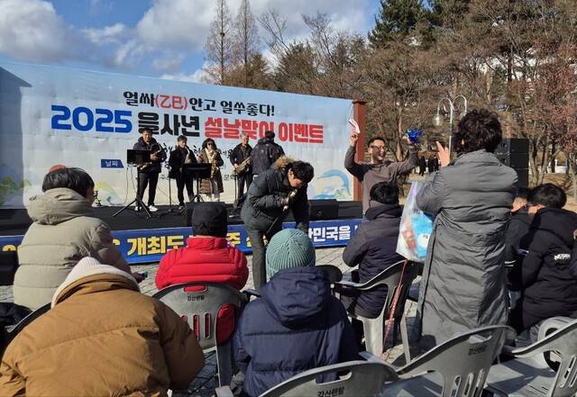 경주보문호반 광장에서 설연휴에 다양햔 이벤트가 진행된다. 사진은 지난해 설 연휴 행사 장면. 경북문화관광공사 제공