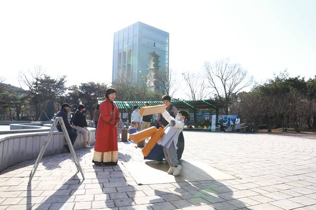 경주엑스포대공원에서 지난해 진행한 전통민속놀이. 경북문화관광공사 제공