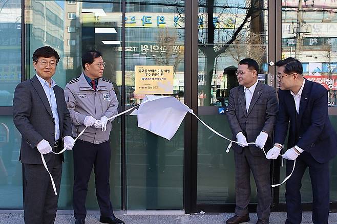 광주은행은 지난해 55억원의 보이스피싱 피해 예방 성과를 인정받아 광주경찰청으로부터 ‘빛고을 보이스피싱 예방 우수 금융기관’으로 선정됐다. 광주은행 제공