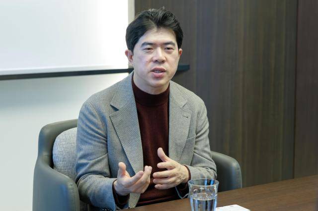 김민국 VIP자산운용 대표이사가 지난 9일 서울 서초구 VIP자산운용 사옥에서 아주경제와 인터뷰를 하고 있다. [사진=유대길 기자]
