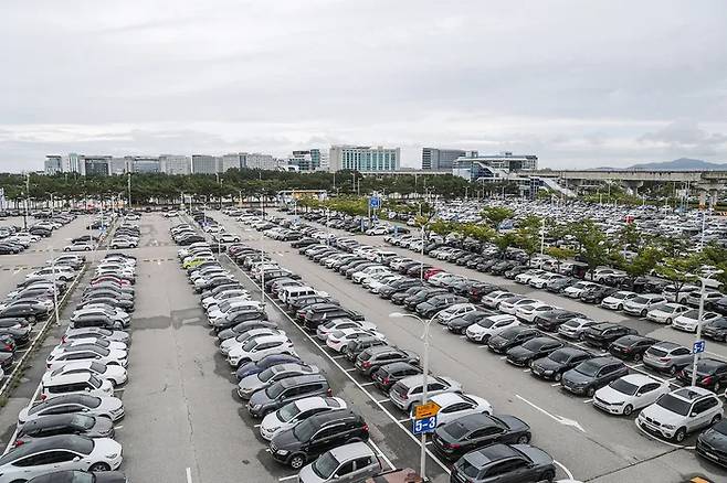 ▲인천공항 장기주차장이 차량으로 가득 들어차 있다. 인천국제공항공사