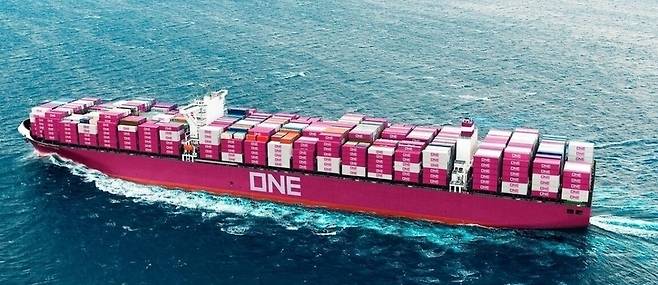 ONE은 42억 달러(약 6조원) 규모 이중연료 컨테이너선 22척 신조 발주를 위해 한국과 중국, 일본 조선소와 건조 협상 중이다. (사진=ONE)