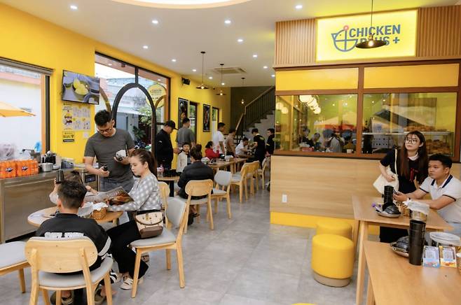 초기기업 전문 투자사 더벤처스는 12일 베트남 외식 시장 공략을 위해 ‘치킨플러스 베트남’ 법인 경영권을 인수했다고 밝혔다.