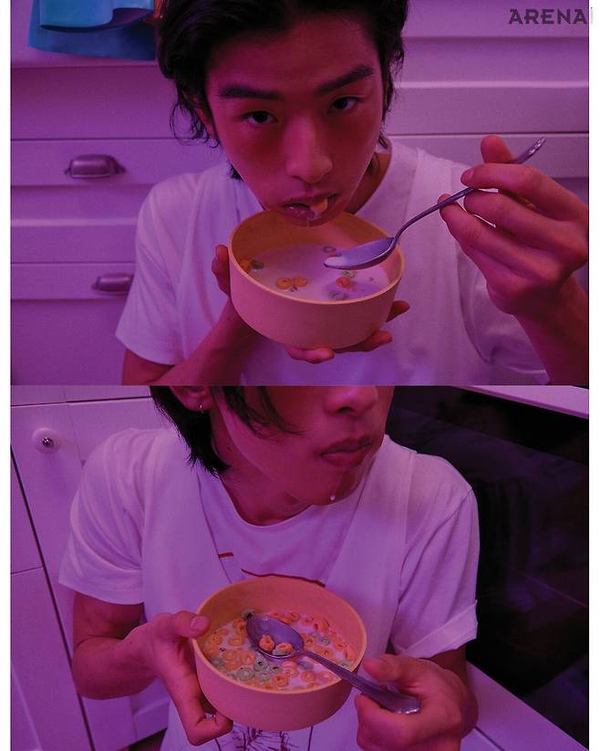 반소매 티셔츠·겹쳐 입은 탱크톱 모두 가격미정 프라다 제품.