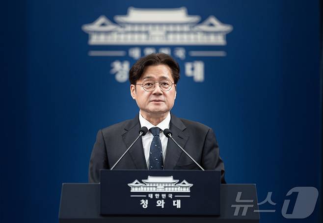 홍익표 정무수석이 12일 청와대 춘추관에서 여야 양당 대표 오찬회동 취소 관련 현안 브리핑을 하고 있다. 2026.2.12 ⓒ 뉴스1 이재명 기자