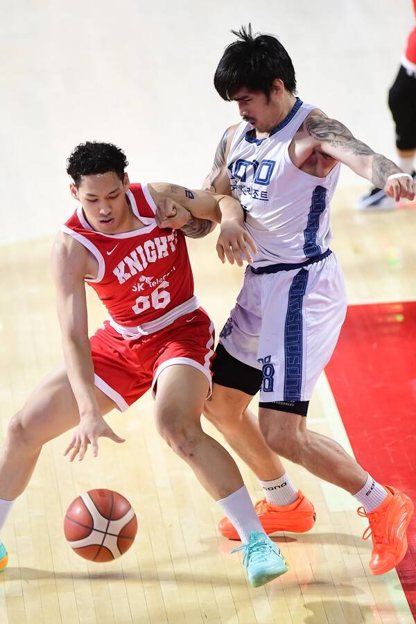 (왼쪽부터 차례로) SK 에디 다니엘, 소노 케빈 켐바오. /사진=KBL