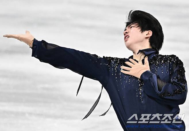 10일 이탈리아 밀라노 아이스스케이팅 아레나에서 피겨스케이팅 남자 싱글 쇼트프로그램 경기가 열렸다. 연기를 마치고 있는 차준환. 밀라노(이탈리아)=송정헌 기자songs@sportschosun.com/2026.02.10/