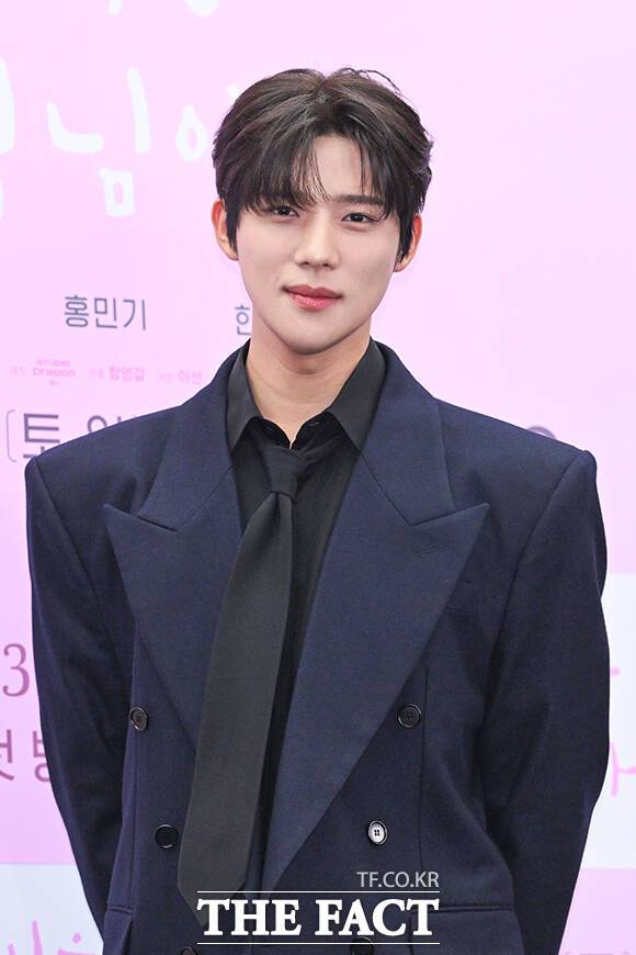 배우 문상민이 최근 방송 중인 KBS2 토일드라마 '은애하는 도적님아'에서 1인 2역을 완벽히 소화하며 호평을 받고 있다. /서예원 기자