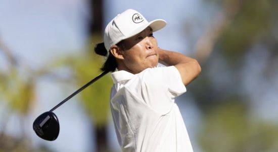 앤서니 김이 LIV 골프 애들레이드 1라운드에서 5타를 줄이며 선두권으로 나섰다. LIV 골프 제공