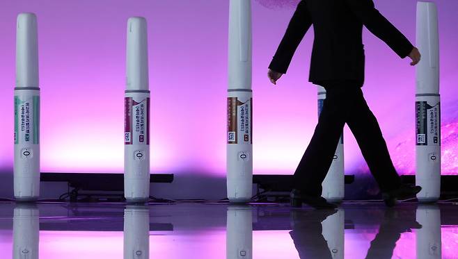 덴마크 제약회사 노보 노디스크의 비만치료제 위고비 모형이 서울 용산구 그랜드하얏트에 전시됐다. /뉴스1