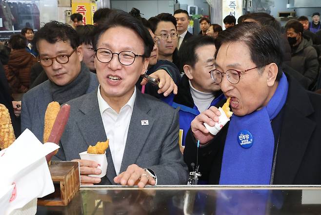 육거리시장 찾은 김민석 총리. 연합뉴스