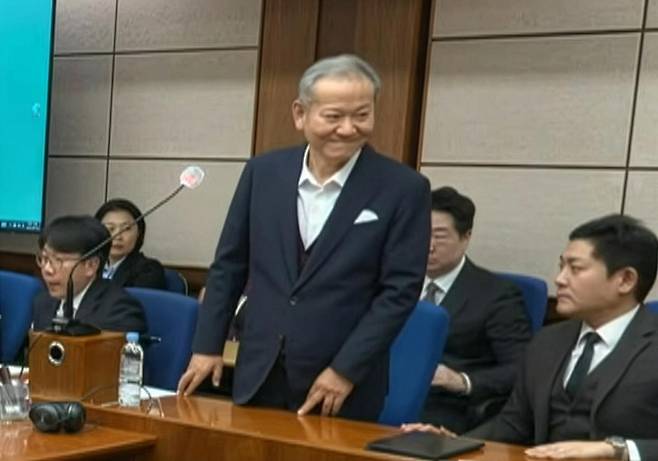 이상민 전 행정안전부 장관이 12일 서울중앙지방법원에서 열린 내란 중요임무 종사 등 혐의 1심 선고 공판에 출석해 선고를 받고 있다. 서울중앙지법 중계화면 캡처