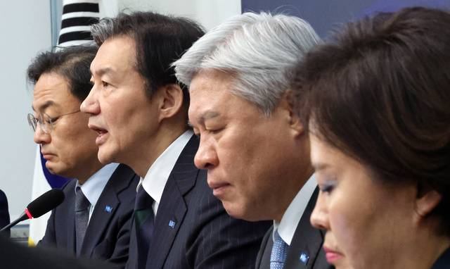 조국혁신당 조국 대표가 12일 국회에서 열린 최고위원회의에서 모두발언을 하고 있다. [연합뉴스]