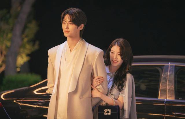 ‘21세기 대군부인’ 아이유 변우석의 스틸컷이 공개됐다. MBC 제공