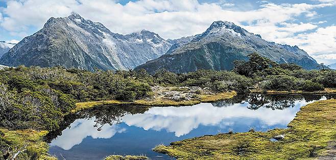 뉴질랜드에서 가장 아름다운 자연경관 중 하나로 꼽히는 밀포드 트랙의 전경. /비타투어 제공