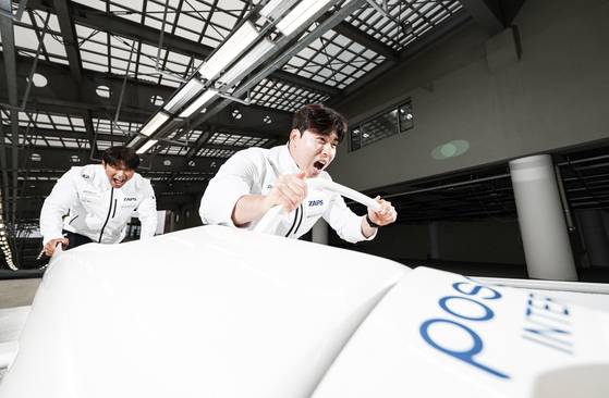 메달에 도전하는 봅슬레이 2인승 김진수팀. 오른쪽이 파일럿 김진수. 중앙포토