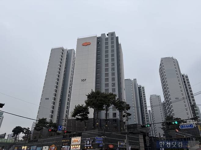 경기도 구리시 인창동 'e편한세상인창어반포레' 10일 모습/ 사진=이수 한경닷컴 기자