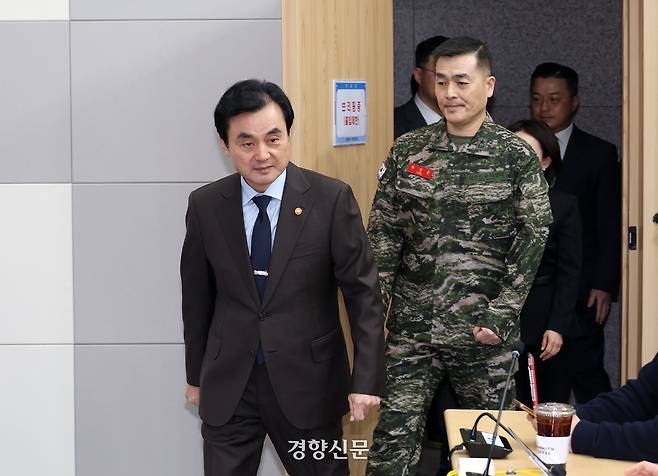 안규백 국방부 장관이 12일 서울 용산구 국방부 브리핑실에서 헌법존중 정부혁신 TF 활동결과를 발표하고 있다. 권도현 기자