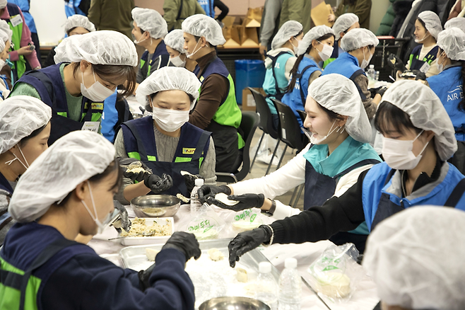 진에어, 에어부산, 에어서울과 설 맞이 합동 봉사활동. <진에어>