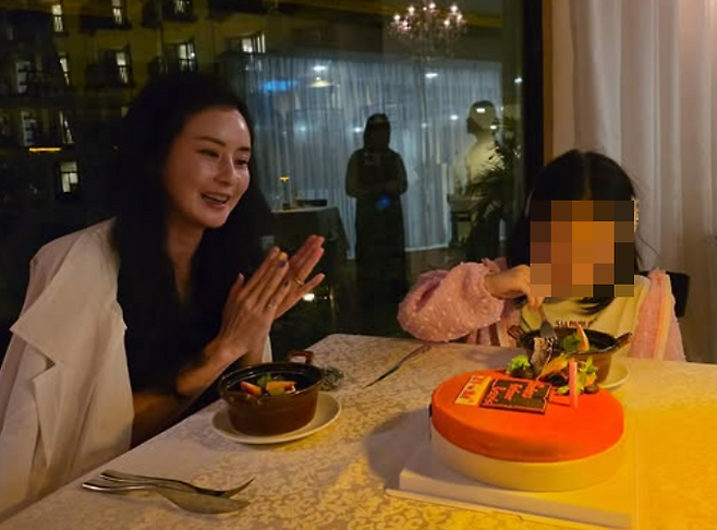 배우 최정윤이 5세 연하의 비연예인과 재혼한 소식을 알렸다. / 사진 = 최정윤 SNS