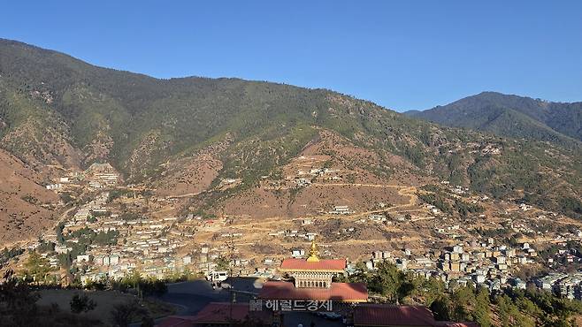 ‘붓다 도르덴마’에서 바라본 팀푸 시내 전경