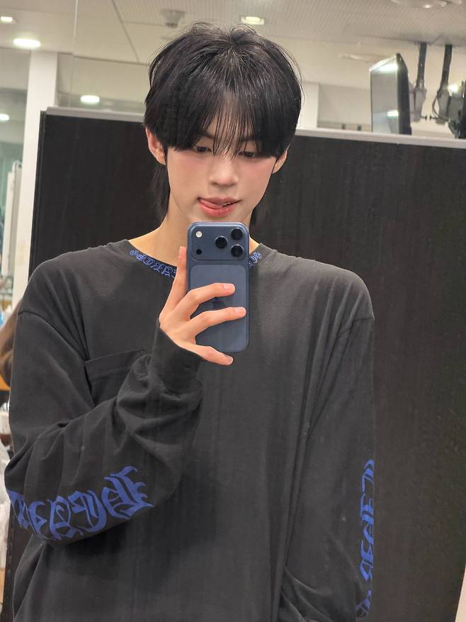 사진=투어스 위버스