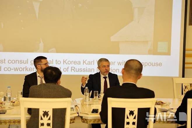 [서울=뉴시스] 게오르기 지노비예프 주한 러시아 대사가 11일 서울 중구 주한러시아대사관에서 '러시아 외교관의 날(2월 10일)'을 맞아 뉴시스 등 한국 언론들과 간담회를 하고 있다. 2026.02.11.