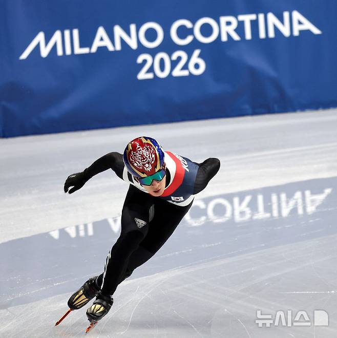 [밀라노=뉴시스] 박주성 기자 = 쇼트트랙 대한민국 대표팀 황대헌이 4일(현지 시간) 이탈리아 밀라노 아이스스케이팅 아레나에서 훈련을 하고 있다. 2026.02.04. park7691@newsis.com