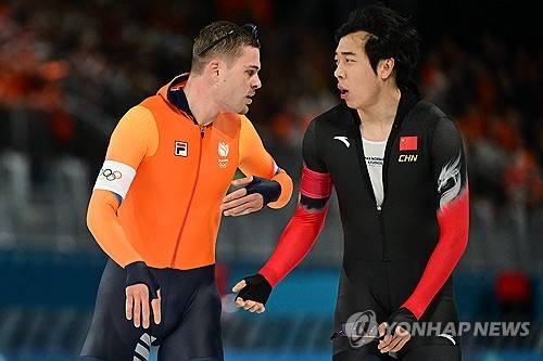 롄쯔원에게 분노를 표시하는 유프 베네마르스 [AFP=연합뉴스]