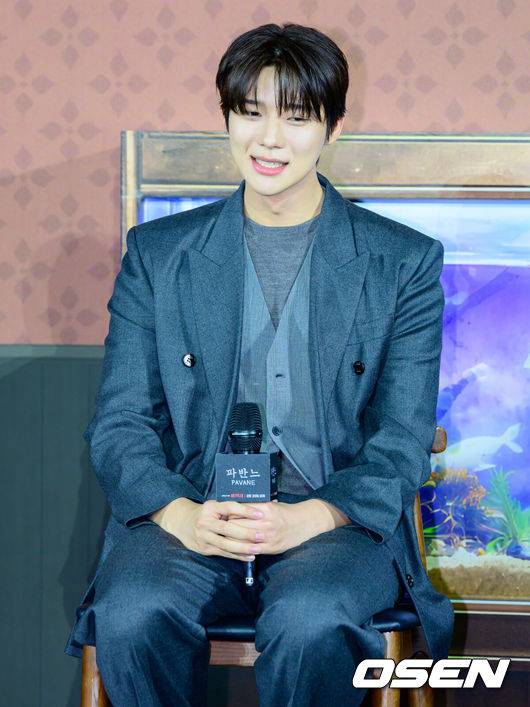 [OSEN=지형준 기자] 12일 오전 서울 강남구 삼성동 메가박스 코엑스에서 넷플릭스 영화 '파반느' 제작보고회가 열렸다.세 청춘의 삶과 사랑을 그린 달콤하고도 씁쓸한 스토리, 고아성, 변요한, 문상민의 매력적인 케미스트리, 이종필 감독만의 독창적이고 섬세한 시선으로 담아낸 청춘 멜로로 모두의 마음을 적실 영화 '파반느'는 20일&nbsp;공개된다.배우 문상민이 간담회를 하고  있다. 2026.02.12 /jpnews@osen.co.kr