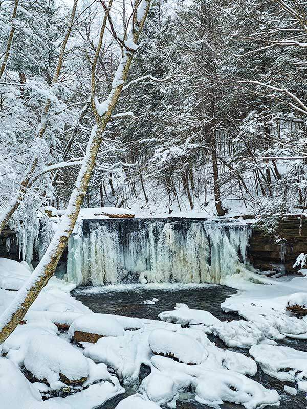 폭포수 트레일에선 단 4마일 동안 20개가 넘는 다양한 형태의 폭포들을 만나볼 수 있다.