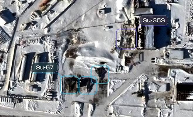 지난 9일 위성으로 촬영된 Su-57과 Su-35S