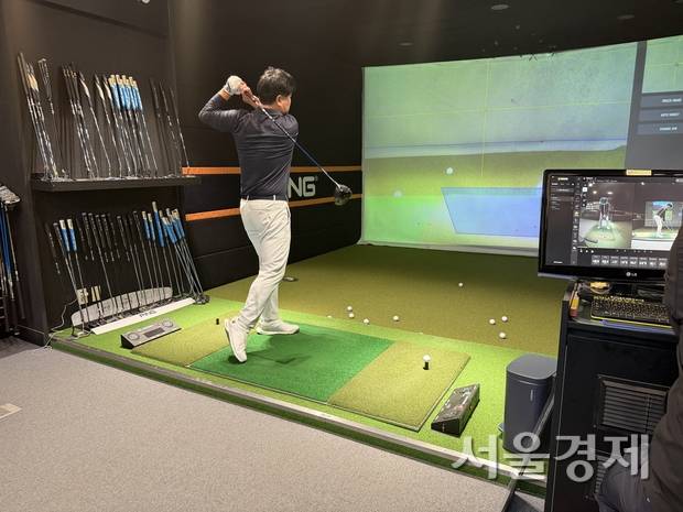 테스트를 하고 있는 박찬식씨.