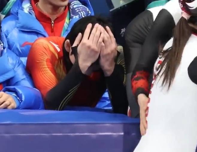 ▲ 이날 현장에서 가장 두드러진 존재는 단연 린샤오쥔이었다. 중국 현지 언론에 따르면 그는 “매일의 훈련은 한계를 시험하는 과정”이라며 “올림픽 무대에서 모든 에너지를 쏟아 조국 중국에 반드시 영광의 메달을 안기겠다”고 각오를 밝혔다. ⓒ중국 SNS