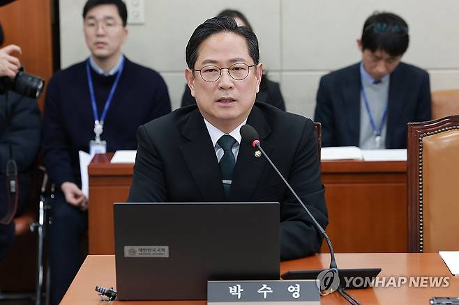 대미투자특별법 심사특위 야당 간사에 국민의힘 박수영 의원 (서울=연합뉴스) 신현우 기자 = 12일 국회에서 열린 대미투자특별법 처리를 위한 특별위원회 제1차 전체회의에서 국민의힘 박수영 의원이 야당 간사로 선임된 뒤 인사말하고 있다. 2026.2.12 nowwego@yna.co.kr