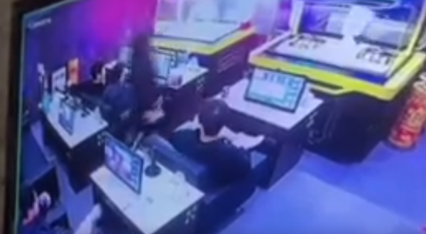 롯데 일부 선수의 논란이 된 CCTV 장면(사진=SNS 화면 갈무리)