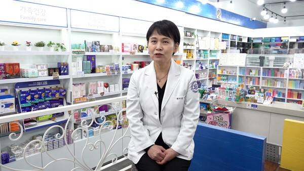김윤경(서초 나무약국) 약사가 연휴 건강 가이드 3가지를 소개하고 있다.